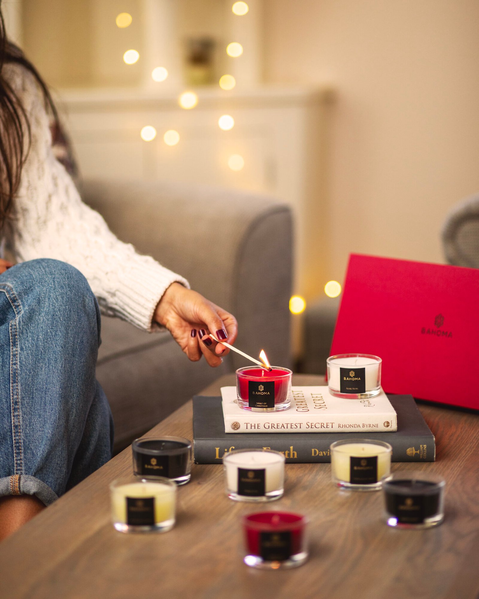 Set of 12 Mini Candles in a Gift Box - Festive Lit up